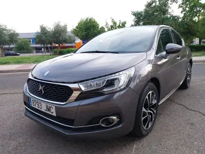Usado DS Automobiles DS4 Style 120 CV (88 kW) 2016 Gris / plata Berlina
