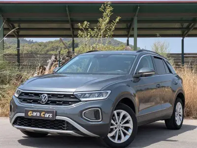 Usado VW T-Roc Life 110 CV (80 kW) 2022 Gris / plata SUV