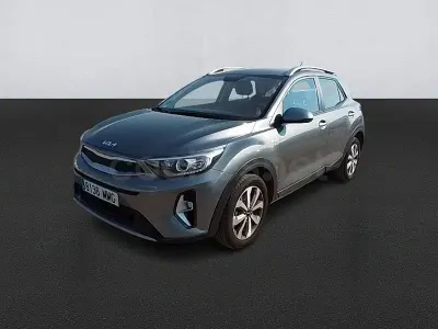 Usado Kia Stonic 101 CV (74 kW) 2023 Gris / plata SUV