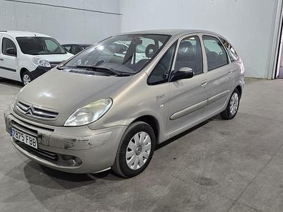 Usado Citroën Xsara Picasso Exclusive 92 CV (67 kW) 2006 Beige Monovolumen