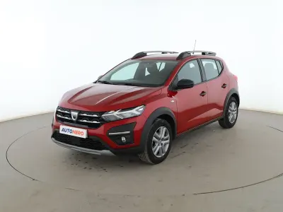 Usado Dacia Sandero Essentiel 91 CV (66 kW) 2022 Rojo Berlina