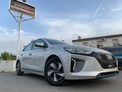 Usado Hyundai Ioniq 141 CV (103 kW) 2018 Gris / plata Utilitario
