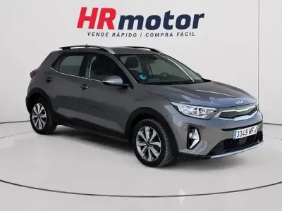 Usado Kia Stonic 120 CV (88 kW) 2023 Verde SUV