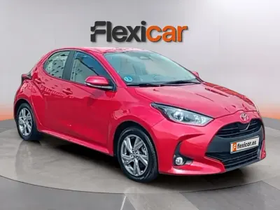 Usado Toyota Yaris Hybrid Active 116 CV (85 kW) 2025 Rojo Berlina