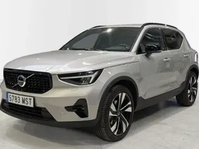 Usado Volvo XC40 Plus 163 CV (119 kW) 2024 Plateado SUV