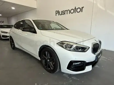 Usado BMW 116 Shadowline 116 CV (85 kW) 2021 Blanco Utilitario
