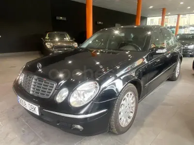 Usado Mercedes E270 Elegance 177 CV (130 kW) 2005 Negro Berlina