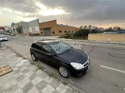 Usado Opel Astra Enjoy 100 CV (73 kW) 2007 Negro Berlina
