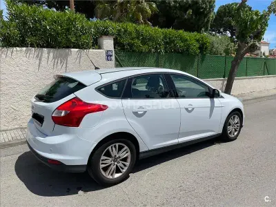 Usado Ford Focus Trend 115 CV (84 kW) 2011 Blanco Berlina