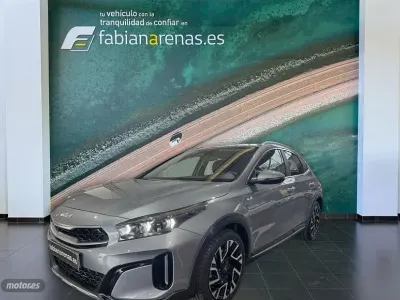 Usado Kia XCeed 100 CV (73 kW) 2024 Gris SUV
