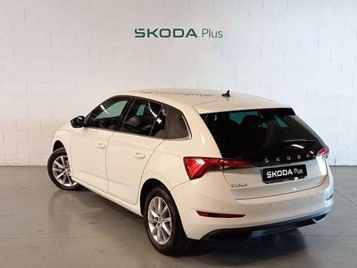 Usado Skoda Scala Ambition 110 CV (80 kW) 2024 Blanco Utilitario
