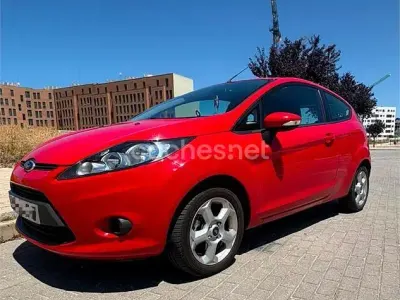 Usado Ford Fiesta Trend 82 CV (60 kW) 2010 Rojo Berlina