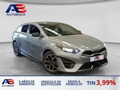 Usado Kia ProCeed GT-Line 160 CV (117 kW) 2023 Gris Familiar