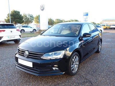 Usado VW Jetta Sportline 110 CV (80 kW) 2016 Negro Berlina