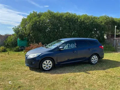 Usado Ford Focus Trend 90 CV (66 kW) 2013 Azul Berlina