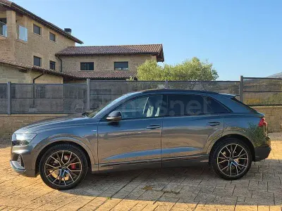 Usado Audi Q8 S-Line 286 CV (210 kW) 2022 Gris / plata SUV