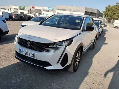 Usado Peugeot 3008 Allure 131 CV (96 kW) 2022 Blanco SUV