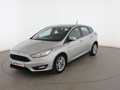 Usado Ford Focus Trend 126 CV (92 kW) 2017 Gris Berlina