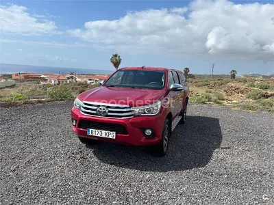 Käytetty Toyota HiLux 150 HP (110 kW) 2016 Punainen Nouto