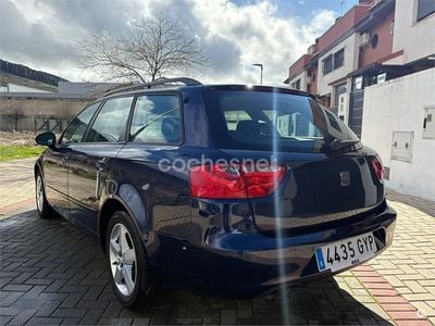 Usado Seat Exeo Reference 143 CV (105 kW) 2010 Azul Familiar