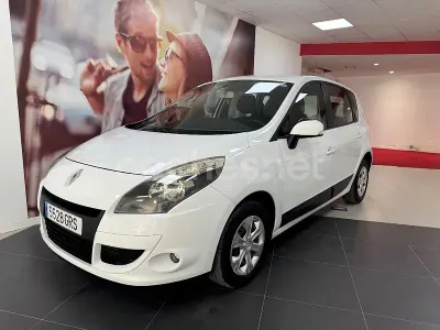 Usado Renault Scénic Expression 105 CV (77 kW) 2010 Blanco Monovolumen