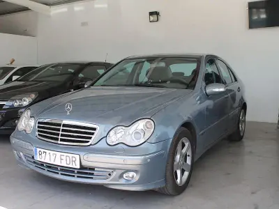 Usado Mercedes C280 Avantgarde 231 CV (169 kW) 2006 Azul Berlina
