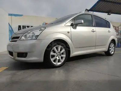 Usado Toyota Corolla Verso Sol 136 CV (100 kW) 2006 Gris / plata Monovolumen