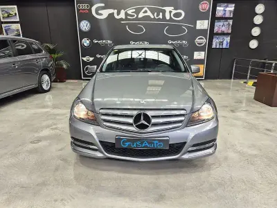 Usado Mercedes C220 Avantgarde 170 CV (125 kW) 2013 Gris / plata Berlina