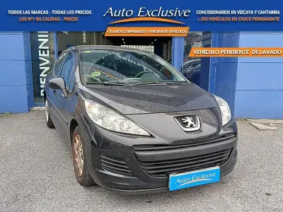 Usado Peugeot 207 70 CV (51 kW) 2010 Negro Berlina