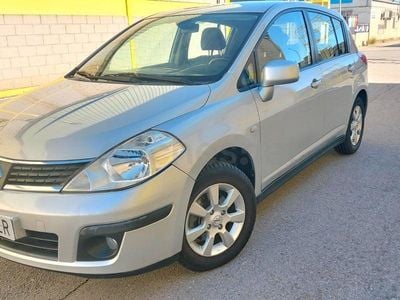 Usado Nissan Tiida Tekna 105 CV (77 kW) 2009 Gris / plata Berlina
