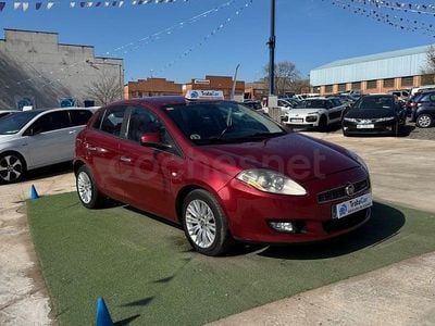 Usado Fiat Bravo Active 105 CV (77 kW) 2009 Granate Utilitario