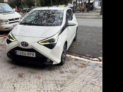 Używany Toyota Aygo X-cite 72 KM (52 kW) 2018 Biały Hatchback