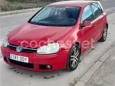 Usado VW Golf IV 100 CV (73 kW) 2004 Rojo Berlina
