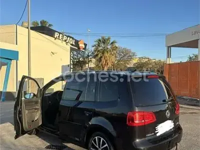 Usado VW Touran Advance 140 CV (102 kW) 2011 Negro Monovolumen