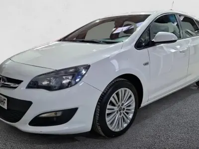 Usado Opel Astra Selective 140 CV (102 kW) 2015