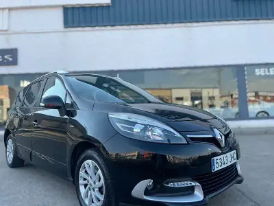 Usado Renault Grand Scénic LIMITED 130 CV (95 kW) 2015 Negro Monovolumen