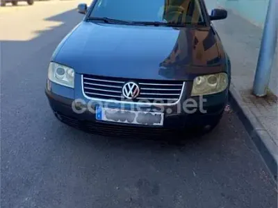 Usado VW Passat Advance 130 CV (95 kW) 2003 Azul Berlina