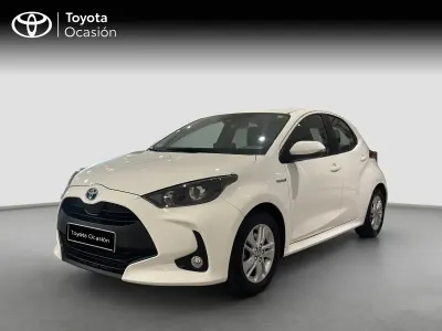 Usado Toyota Yaris Active 116 CV (85 kW) 2021 Blanco Utilitario