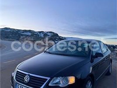 Usado VW Passat Sportline 140 CV (102 kW) 2006 Negro Berlina