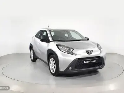 Usado Toyota Aygo X Play 72 CV (52 kW) 2022 Gris SUV