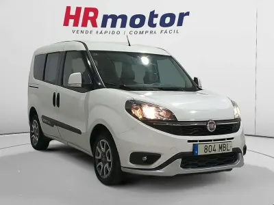 Usado Fiat Doblò Trekking 121 CV (88 kW) 2022 Blanco Monovolumen