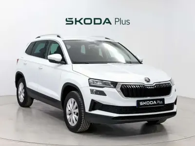 Usado Skoda Karoq Selection 116 CV (85 kW) 2024 Blanco SUV