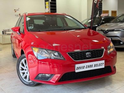 Usado Seat Leon Style 105 CV (77 kW) 2015 Rojo Familiar