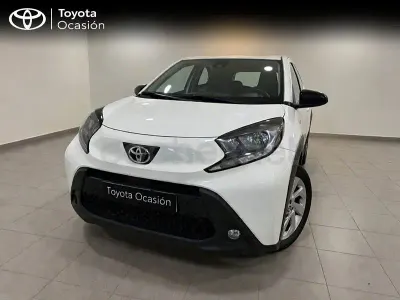 Usado Toyota Aygo X Play 72 CV (52 kW) 2024 Blanco SUV