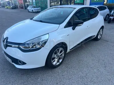 Usado Renault Clio IV LIMITED 90 CV (66 kW) 2016 Blanco Berlina
