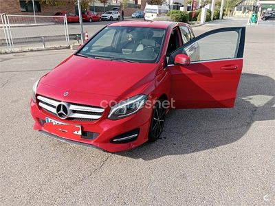 Usado Mercedes B200 136 CV (100 kW) 2018 Rojo Monovolumen