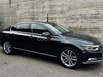 Usado VW Passat Sportline 150 CV (110 kW) 2017 Gris / plata Berlina