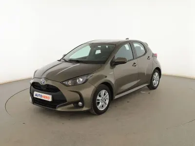Usado Toyota Yaris Active 116 CV (85 kW) 2021 Verde Utilitario