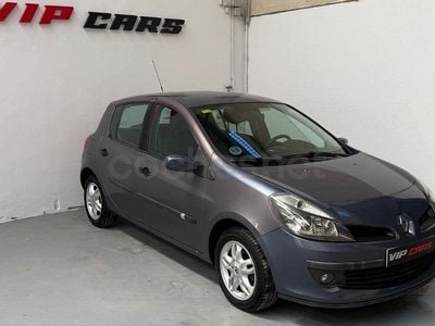 Usado Renault Clio II Dynamique 85 CV (62 kW) 2006 Azul Berlina