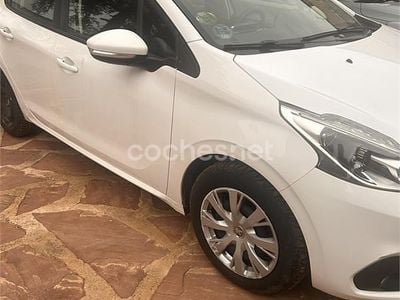 Usado Peugeot 208 Signature Sky 82 CV (60 kW) 2019 Blanco Utilitario